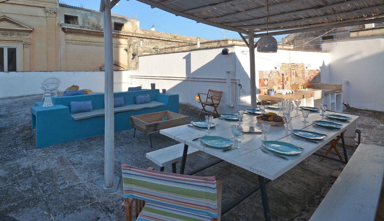 Furnished roof terrace dining table